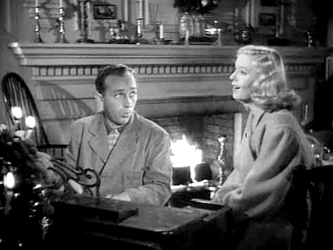 Crosby and Marjorie Reynolds in Holiday Inn (1942)
By trailer screenshot (Paramount Pictures) - Holiday Inn trailer, Public Domain, https://commons.wikimedia.org/w/index.php?curid=12756916